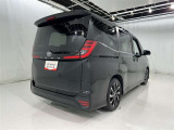 広々とした車内空間に優れた燃費性能。更にデザインも上質で人気のお車です!