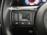 ハンドルにオーディオ操作用スイッチを備え、手を放さずに操作可能。安全性と利便性を両立しています。