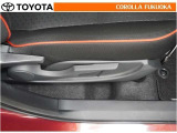 運転席シート上下アジャスター付き。ドライバーの背丈に合わせて調整できます。