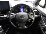 各操作スイッチなどもハンドルから手を放すことなく操作可能で安全運転に支援いたします!