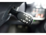 【クル-ズコントロ-ル】・・・高速道路などで一定速度でのクルージングが可能。 余分なアクセル操作を減らし、ドライバーの負担を軽減。 燃費の向上にも貢献します。
