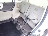 ◆チップアップ&ダイブダウン機構付【ULTR SEAT】は後席座面を左右分割で跳ね上げることができます。トランクで積載できない背の高い荷物をラクラク収納できます。ホンダ車ならではの人気装備です。