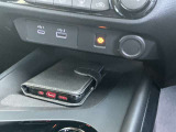対応スマホなら置くだけで充電できます。