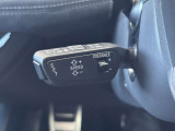 ●アダプティブクルーズコントロール『設定した速度で前方車両に追いつくと、安全な車間距離を自動で調整して前方車両を追従します。長距離ドライブでの疲労を軽減する大変重宝する機能です。』