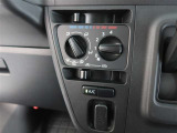 使いやすいレイアウトの空調スイッチ類です。スイッチも大きく、気温に合わせて直感的に操作できそうですね。操作もしやすく、車内をいつでも快適に保てます。