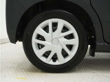 ◆純正ホイール装着車◆シンプルなデザインのホイールキャップ付きです。