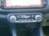 快適オートエアコン付♪設定温度をキープし車内を快適な温度に保ちます♪