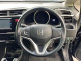 操作しやすいステアリングで、運転中の集中力を維持。快適なドライビングをサポートします。