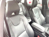VOLVOのシートは人間工学に基づいた設計となっており長時間の運転でも疲れにくいと定評があります。
