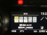 スピードメーター内のディスプレイ部に安全装備の設定状態が表示されます。