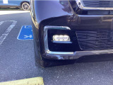 【フォグライト】ヘッドライトだけでは照らすことのできない部分をワイドに照射、安全運転に寄与します。