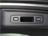 ◆予約クローズ機能付きパワーテールゲート◆キーや運転席のボタン、ハンズフリー機能など多彩なアクセスで自動開閉できます。