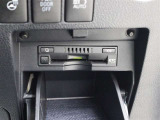 ETC車載器は、ビルトインタイプですっきり収納され、見た目も使い勝手も満足のアイテムです。