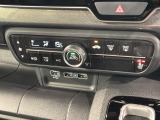 運転席側にはシートヒーターが付いています!寒い日に便利な装備ですね。
