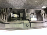 たっぷり20Lの荷室床下収納を用意しております。