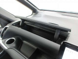 室内に小物を入れる収納スペースがあれば車内が片付きますね☆