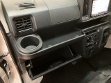 ご納車までに、弊社サービススタッフによる点検整備を行い、バッテリー、エンジンオイル、オイルエレメント、ワイパーゴムを交換し、ブレーキを分解、摩耗等を確認、必要であれば交換、安心してお乗りいただけます!