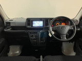 充実装備のハイゼットカーゴのお買得車が入庫しました!1年間走行距離無制限保証付き!ナビゲーション、ETC、前席パワーウインドー、LEDヘッドライト、スモークガラス、キーレスなど装備の1台です!!