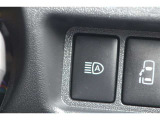 オートマチックハイビームとは、先行車や対向車のライトを認識し、ハイビームとロービームを自動で切り替える機能です。夜道の視界を確保します。詳細は販売店スタッフまでおたずねください。