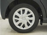 ◆純正ホイール装着車◆シンプルなデザインのホイールキャップ付きです。