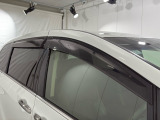 ★ドアバイザー★雨天時に窓を開けても濡れにくく車内に雨が入り込むのを防ぎながら換気ができます(^^♪
