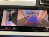 精細なサラウンドビューカメラで車両の周囲を確認できます。