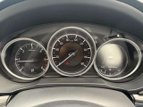 視認性に優れた表示が、必要な情報を瞬時に伝えます。Excellent visibility displays convey information instantly.