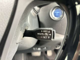 オートマチックハイビームとは、先行車や対向車のライトを認識し、ハイビームとロービームを自動で切り替える機能です。夜道の視界を確保します。詳細は販売店スタッフまでおたずねください。
