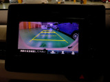 バックカメラの画像です。ガイドラインがスムースな車庫入れをサポートいたします。車庫入れの安心感がアップしますね。