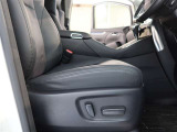 パワーシート搭載。微妙な調整が手軽にでき、ピッタリなポジションで運転することが可能です。