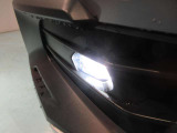 フロントLEDフォグランプです鮮やかな日光色で明るく足元を照らします。