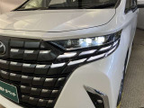 LEDヘッドライトです。デザイン性がよくとても明るいので、夜間の走行や悪天候でも安心です。しかも長寿命!