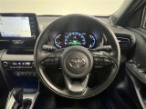 3本スポークステアリング!ステアリングスイッチ付!音量調整やメーター内インフォメーションディスプレイ操作、全車速追従機能レーダークルーズコントロール操作などが可能!
