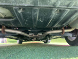 納車前にお車を持ち上げて入念に点検いたします。