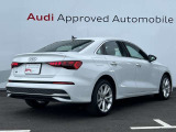 Audiのリヤディフューザーは、車両の後方での空気の流れを整え、乱流を減少させることで、走行安定性を向上させます。またスポーティで洗練された外観を提供し、全体のスタイルに一体感を持たせます。