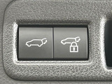 【パワーバックドア】スマートキーや運転席のボタンを押すだけでリアゲートが自動で開閉します!荷物を持っている時や、高い位置にあるバックドアを閉める際に便利な機能です♪