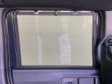 ロールサンシェイドは太陽光を防ぐので冷房の効きを良くする効果もあります。エアコンを控えめにすれば燃費向上も見込めます。