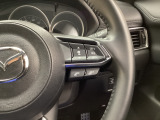 MRCC(マツダレーダークルーズコントロール)は先行車との車間を維持しながら追従走行を行い、長距離でのドライバー負担を軽減させてくれます。
