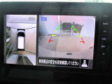 ■アラウンドビューモニター搭載。車体を4方向のカメラで「上から見下ろしたような映像」を映します。車庫入れが苦手な方も映像サポートでラクラク駐車できます。