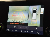 バックモニター付なので後退時に後方が見えるので安心。 車は構造上、死角がたくさんなので万が一を考えると必須ですね。 あくまで補助の為の装備、バックは目視で確認する事が重要ですよ。