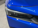 LEDヘッドライトは、点灯の瞬間から最大光量を発揮し、突然暗くなるトンネルなどでの安定感を高めます。