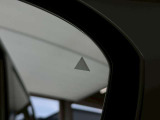 ブラインドスポットで死角に入った後方車両を検知してくれます。