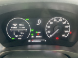 マルチインフォメーションディスプレイです。燃費や走行距離が分かり、半ドアなど車に異常がある際に警告してくれます。