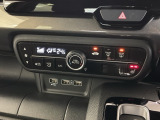 運転席側にはシートヒーターが付いています!寒い日に便利な装備ですね。