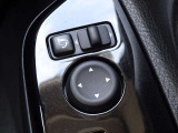 【電動格納ドアミラー】狭い駐車場で便利な電動格納ドアミラーが付いています。