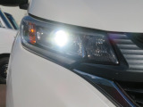切れにくく明るいLEDヘッドライト装備