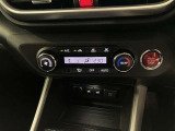 オートエアコンの温度設定等の操作スイッチです。外の天気や気温に合わせて車内を自分に合った温度設定にすることが出来るので快適なドライブが楽しめますよ!!