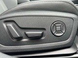 ●電動シート『車両の座席を電動で調整できます。ドライバーや乗客がボタンを押すことで、シートの前後、上下、背もたれの角度などを簡単に調整できます』個々の体型や好みに合わせた快適な座り心地を実現できます。