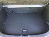 ラゲージルーム!後ろのシートは片方ずつ倒せます。乗る人や積む荷物に応じてアレンジが可能ですので多彩に使えてとても便利です。