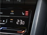 運転席・助手席にシートヒーターも装備しています。
